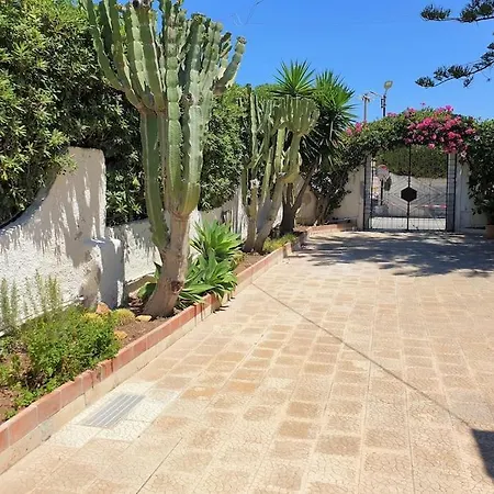 Flora: Un'oasi A 100 M Dal Mare בית נופש Terrauzza