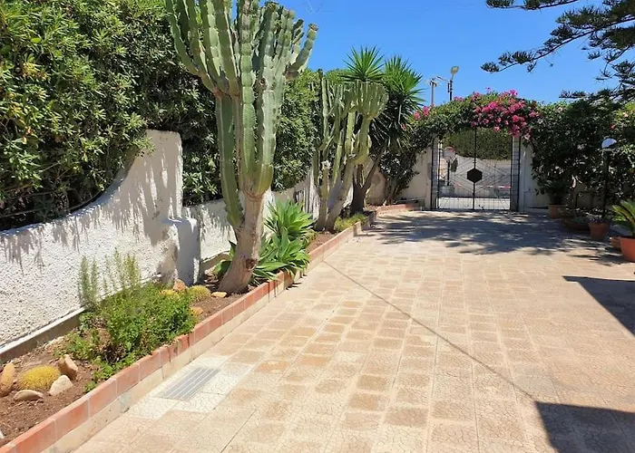 Flora: Un'oasi A 100 M Dal Mare בית נופש Terrauzza